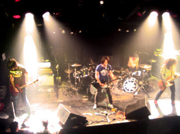 Show com BLACK DRAWING CHALKS