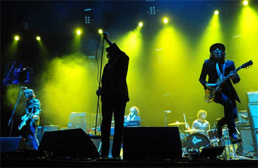 Shows de Cachorro Grande, Nevilton e Betty by Alone