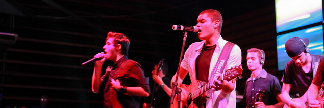 SHOW: Dupla Hugo e Vinícius faz show no Dia do Estudante