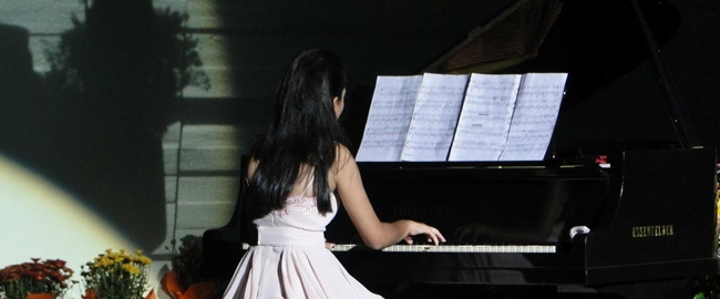 MÚSICA:  Pianista Cinthia Ruivo