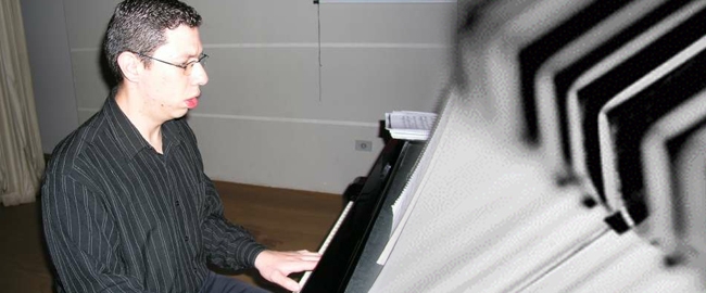 MÚSICA:  A dupla de canto e piano JOÃO MIGUEL E YURI PINGO
