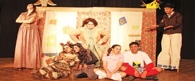 CONVITE AO TEATRO: "João e Maria assim e assado".