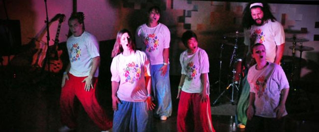 CONVITE À DANÇA: ''Dança de rua, percussão corporal''.