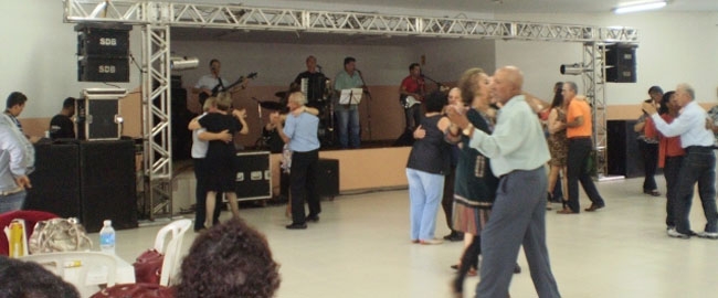 TERCEIRA IDADE: Baile Sexta Dançante no C.S.U.