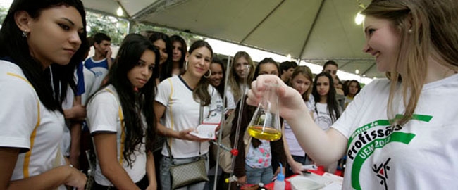 MOSTRA DE PROFISSÕES DA UEM.