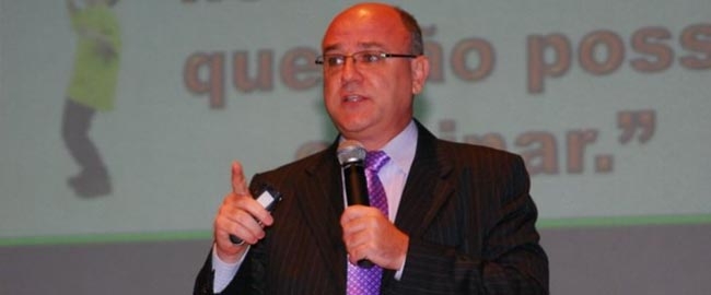 PALESTRA: “Um show no atendimento – superando as expectativas do cliente” - Amauri Crozariolli