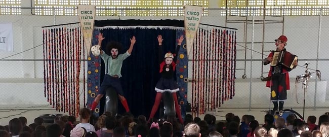 CONVITE AO TEATRO:  "Tem Palhaço no Trânsito"- Circo Teatro sem Lona