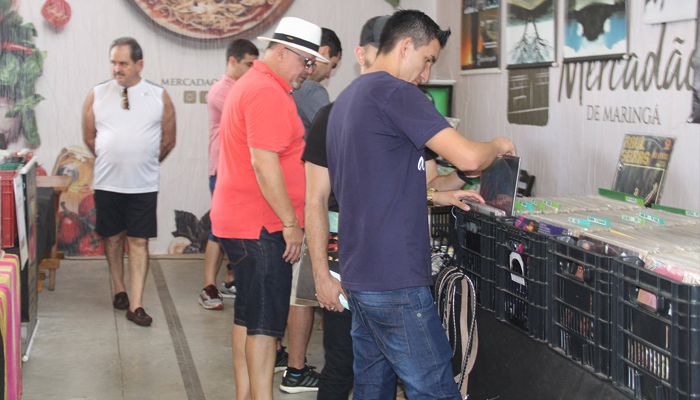CULTURA: Feira do Clube do Vinil de Maringá