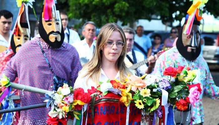 RELIGIÃO: Folia de Reis