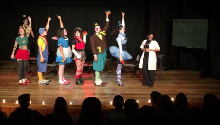 CONVITE AO TEATRO: "Todos Fomos Alunos"