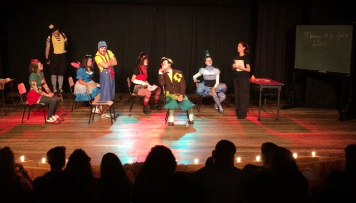 CONVITE AO TEATRO: "Todos Fomos Alunos"