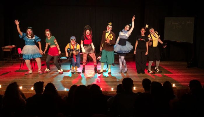 CONVITE AO TEATRO: "Todos Fomos Alunos"