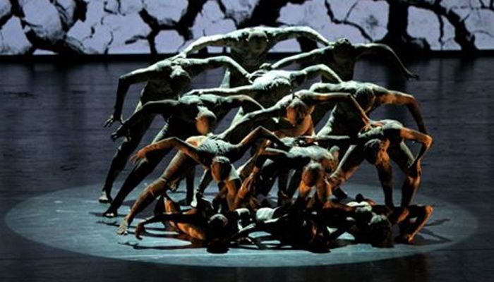 DANÇA: Cão sem Plumas - Cia. Deborah Colker
