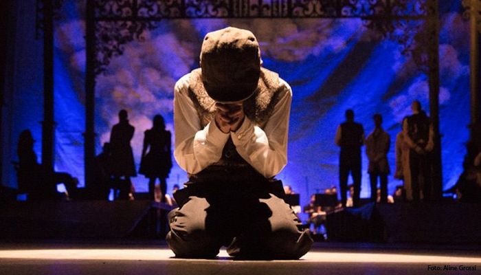 TEATRO: "A Vida De Chico Xavier Em Um Cisco"