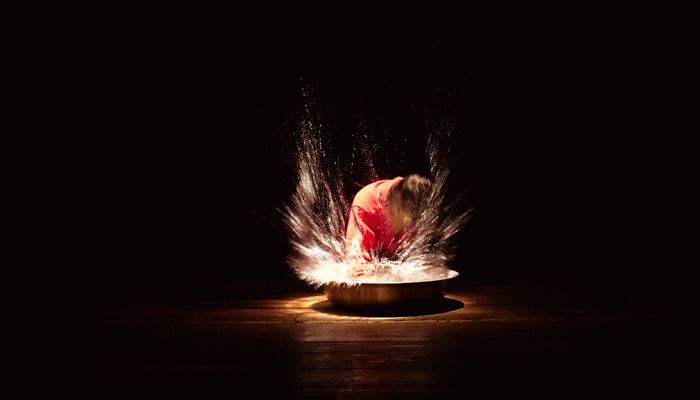 OFICINA: "Abraçar o caos: criação em teatro contemporâneo"