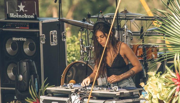 FESTA: "MasQNada" com DJ Mary G