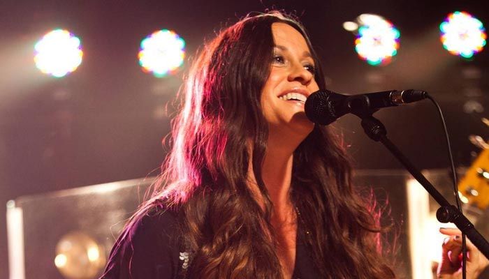 SHOW ONLINE: Alanis Morissette