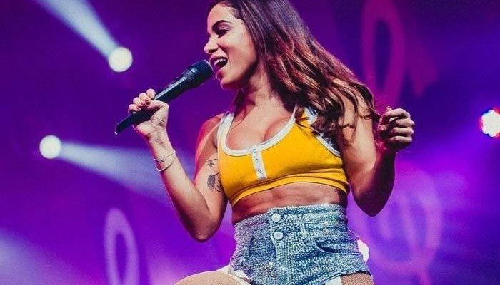 SHOW ONLINE: Anitta