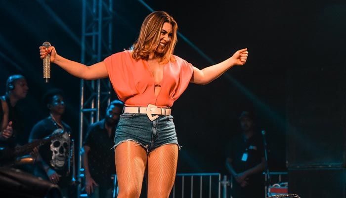 SHOW ONLINE: Naiara Azevedo