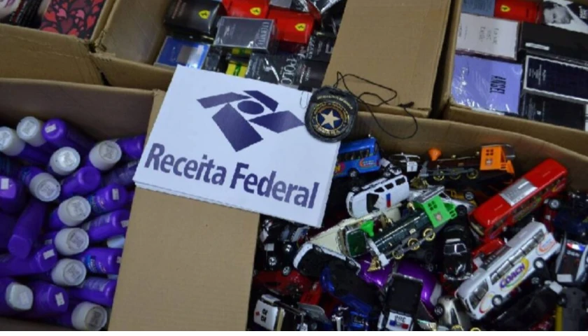 Bazar com produtos da Receita Federal