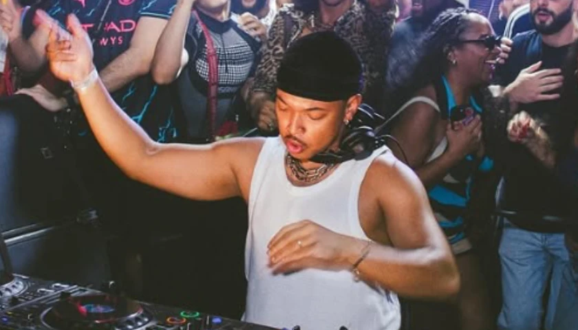 Carnaval na B.Cool - O Fluxo com Carlos do Complexo