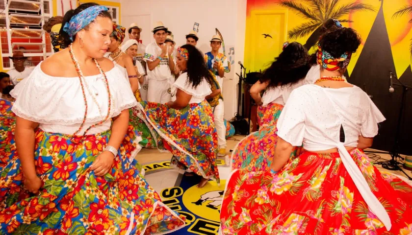 Convite à Dança: "Sob a Luz do Candiêiro"