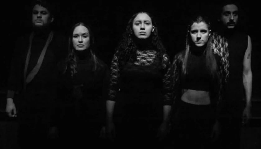 Convite ao Teatro: Ser Flor ou Florescer