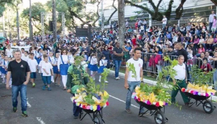 Desfile de Aniversário de Maringá