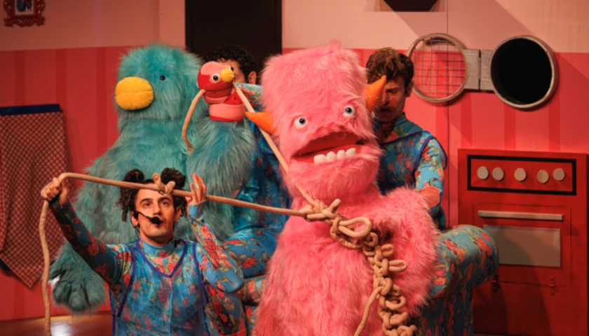 Espetáculo teatral infantil: "No armário não cabe ninguém"