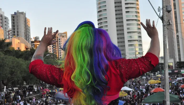AMLGBT organiza doações para o RS durante Parada LGBT de Maringá